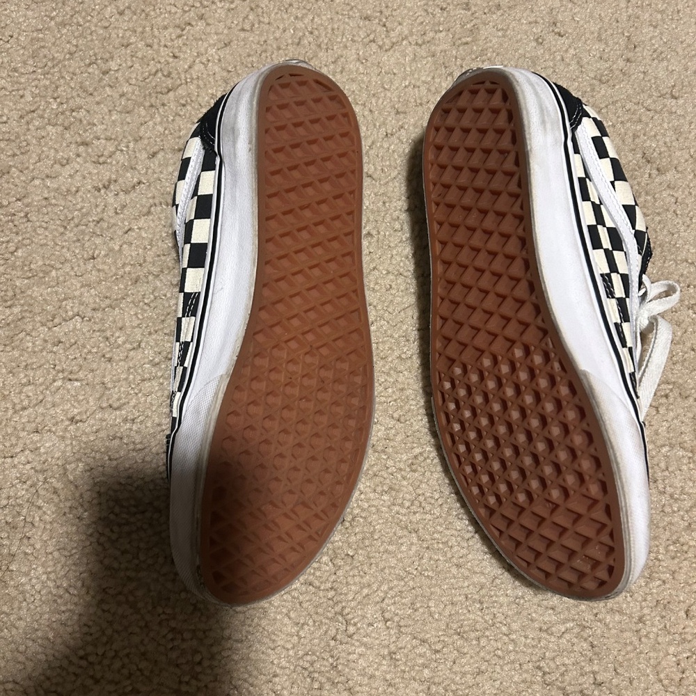 Vans old school checkaboard sneakers. - Picture 2 of 3